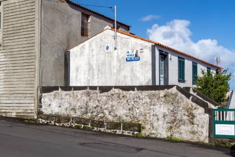 VENDE-SE MORADIA EM SÃO ROQUE DO PICO