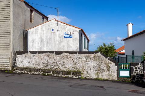 VENDE-SE MORADIA EM SÃO ROQUE DO PICO