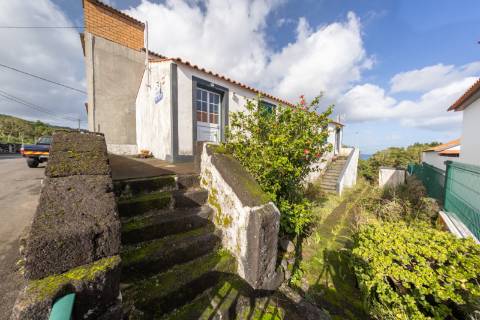 VENDE-SE MORADIA EM SÃO ROQUE DO PICO