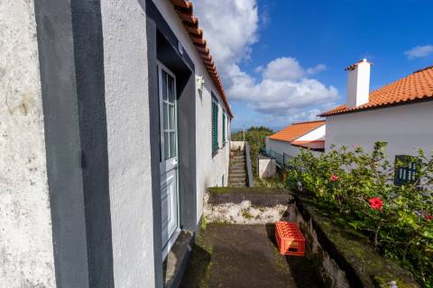 VENDE-SE MORADIA EM SÃO ROQUE DO PICO