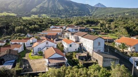 VENDE-SE MORADIA EM SÃO ROQUE DO PICO