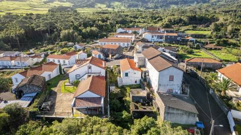 VENDE-SE MORADIA EM SÃO ROQUE DO PICO