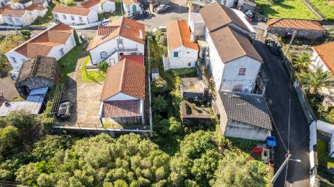 VENDE-SE MORADIA EM SÃO ROQUE DO PICO