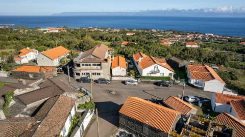 VENDE-SE MORADIA EM SÃO ROQUE DO PICO