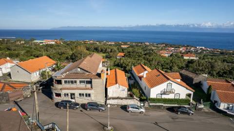 VENDE-SE MORADIA EM SÃO ROQUE DO PICO