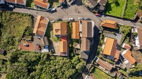 VENDE-SE MORADIA EM SÃO ROQUE DO PICO