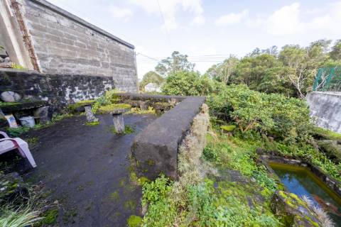 VENDE-SE MORADIA EM SÃO ROQUE DO PICO