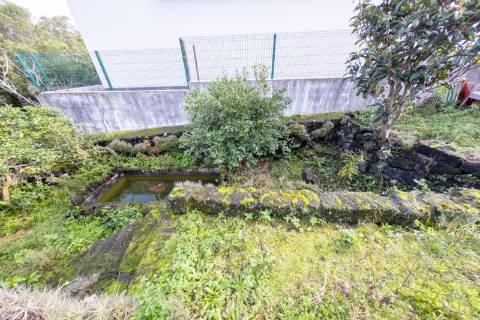 VENDE-SE MORADIA EM SÃO ROQUE DO PICO