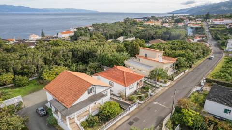 VENDE-SE MORADIA DE 2 PISOS EM SÃO ROQUE MORADIA