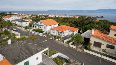 VENDE-SE MORADIA DE 2 PISOS EM SÃO ROQUE MORADIA