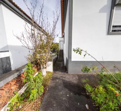 VENDE-SE MORADIA DE 2 PISOS EM SÃO ROQUE MORADIA