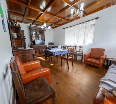 VENDE-SE MORADIA DE 2 PISOS EM SÃO ROQUE MORADIA