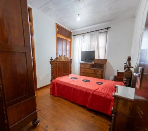 VENDE-SE MORADIA DE 2 PISOS EM SÃO ROQUE MORADIA