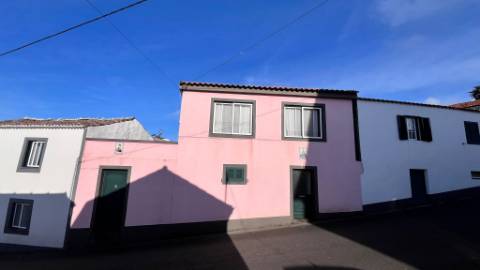 VENDE-SE MORADIA NA CRIAÇÃO VELHA, MADALENA DO PICO