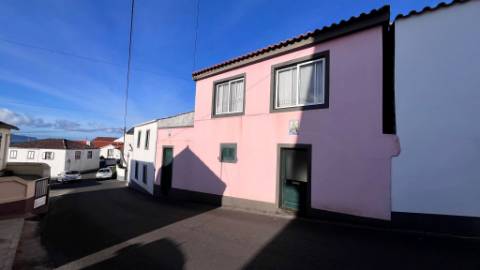 VENDE-SE MORADIA NA CRIAÇÃO VELHA, MADALENA DO PICO