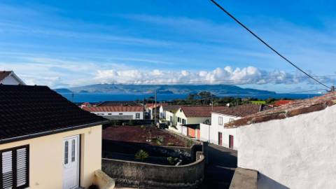 VENDE-SE MORADIA NA CRIAÇÃO VELHA, MADALENA DO PICO