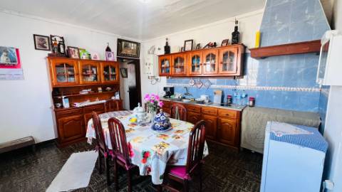 VENDE-SE MORADIA NA CRIAÇÃO VELHA, MADALENA DO PICO