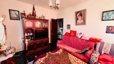 VENDE-SE MORADIA NA CRIAÇÃO VELHA, MADALENA DO PICO