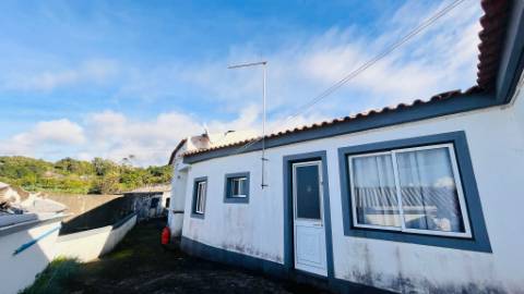 VENDE-SE MORADIA NA CRIAÇÃO VELHA, MADALENA DO PICO