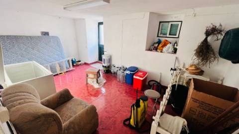 VENDE-SE MORADIA NA CRIAÇÃO VELHA, MADALENA DO PICO