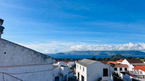 VENDE-SE MORADIA NA CRIAÇÃO VELHA, MADALENA DO PICO