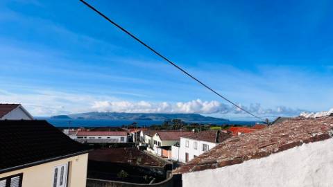 VENDE-SE MORADIA NA CRIAÇÃO VELHA, MADALENA DO PICO