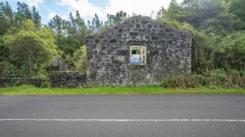 VENDE-SE RUÍNAS EM SANTA LUZIA, SÃO ROQUE DO PICO