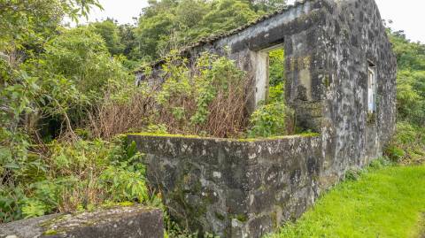 VENDE-SE RUÍNAS EM SANTA LUZIA, SÃO ROQUE DO PICO