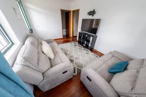 VENDE-SE MORADIA RECUPERADA EM SANTA LUZIA, SÃO ROQUE DO PICO