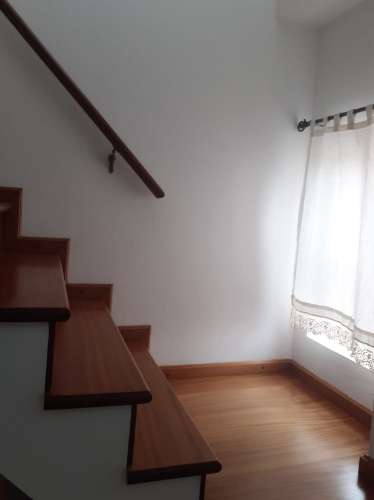 VENDE-SE MORADIA NO CENTRO DA VILA DAS VELAS, ILHA DE SÃO JORGE