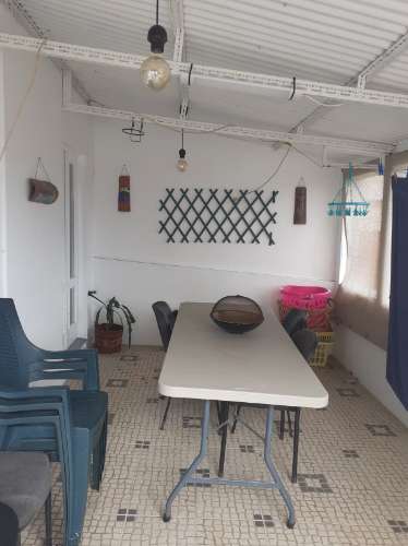 VENDE-SE MORADIA NO CENTRO DA VILA DAS VELAS, ILHA DE SÃO JORGE