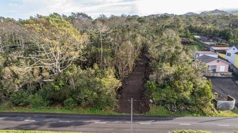 VENDE-SE TERRENO NA CANDELÁRIA, MADALENA DO PICO