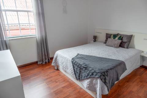 VENDE-SE IMÓVEL PARA 4 APARTAMENTOS OU COMÉRCIO (T3 + T2 + T1 + T1), LUGAR DO MONTE, CANDELÁRIA, MADALENA DO PICO