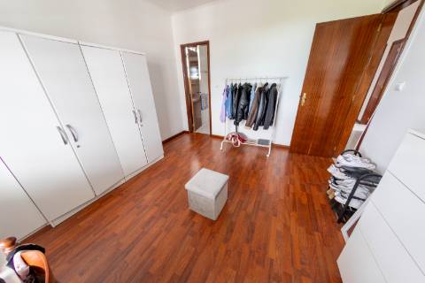 VENDE-SE IMÓVEL PARA 4 APARTAMENTOS OU COMÉRCIO (T3 + T2 + T1 + T1), LUGAR DO MONTE, CANDELÁRIA, MADALENA DO PICO