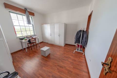 VENDE-SE IMÓVEL PARA 4 APARTAMENTOS OU COMÉRCIO (T3 + T2 + T1 + T1), LUGAR DO MONTE, CANDELÁRIA, MADALENA DO PICO