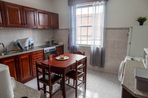 VENDE-SE IMÓVEL PARA 4 APARTAMENTOS OU COMÉRCIO (T3 + T2 + T1 + T1), LUGAR DO MONTE, CANDELÁRIA, MADALENA DO PICO