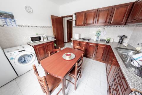 VENDE-SE IMÓVEL PARA 4 APARTAMENTOS OU COMÉRCIO (T3 + T2 + T1 + T1), LUGAR DO MONTE, CANDELÁRIA, MADALENA DO PICO