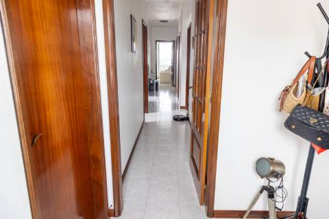 VENDE-SE IMÓVEL PARA 4 APARTAMENTOS OU COMÉRCIO (T3 + T2 + T1 + T1), LUGAR DO MONTE, CANDELÁRIA, MADALENA DO PICO