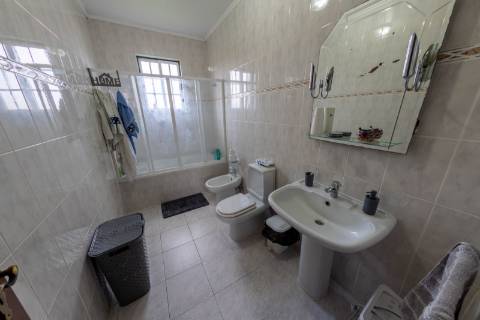 VENDE-SE IMÓVEL PARA 4 APARTAMENTOS OU COMÉRCIO (T3 + T2 + T1 + T1), LUGAR DO MONTE, CANDELÁRIA, MADALENA DO PICO