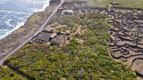 VENDE-SE TERRENO NO CABRITO, SANTA LUZIA, SÃO ROQUE DO PICO
