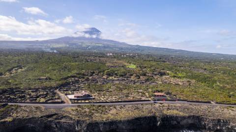 VENDE-SE TERRENO NO CABRITO, SANTA LUZIA, SÃO ROQUE DO PICO