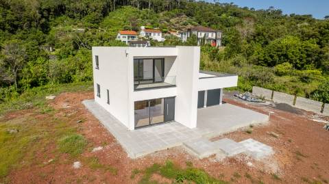 VENDE-SE MORADIA NOVA E EXCLUSIVA COM VISTA PANORÂMICA - PRAINHA, SÃO ROQUE DO PICO