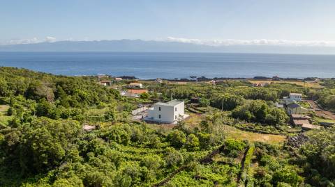 VENDE-SE MORADIA NOVA E EXCLUSIVA COM VISTA PANORÂMICA - PRAINHA, SÃO ROQUE DO PICO