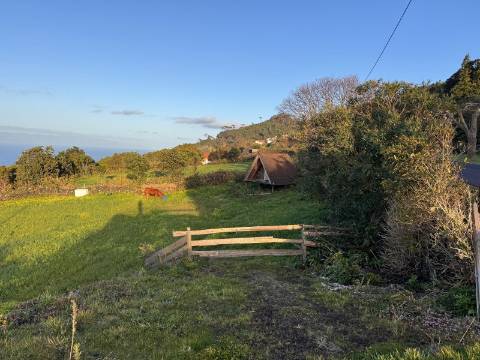 VENDE-SE TERRENO EM SÃO MIGUEL ARCANJO, SÃO ROQUE DO PICO