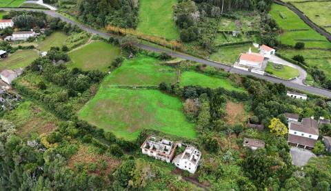 VENDE-SE TERRENO EM SÃO MIGUEL ARCANJO, SÃO ROQUE DO PICO