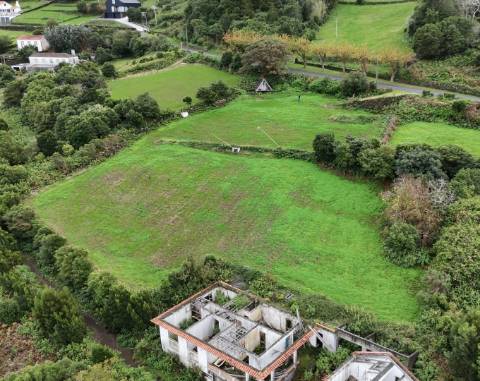 VENDE-SE TERRENO EM SÃO MIGUEL ARCANJO, SÃO ROQUE DO PICO