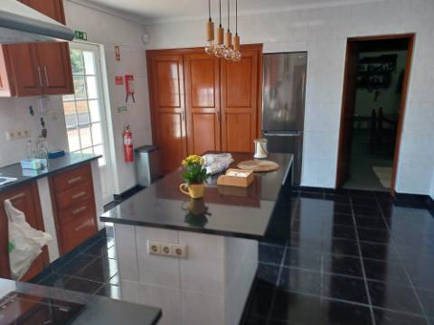 VENDE-SE EXCELENTE MORADIA EM SÃO ROQUE DO PICO