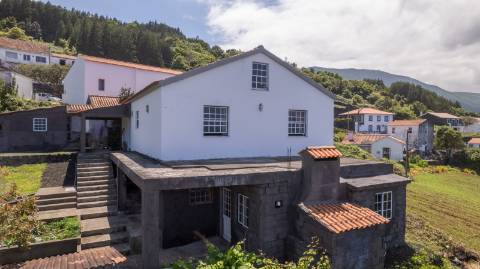 VENDE-SE MORADIA EM SÃO MIGUEL ARCANJO, SÃO ROQUE DO PICO