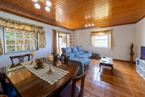 VENDE-SE MORADIA EM SÃO MIGUEL ARCANJO, SÃO ROQUE DO PICO