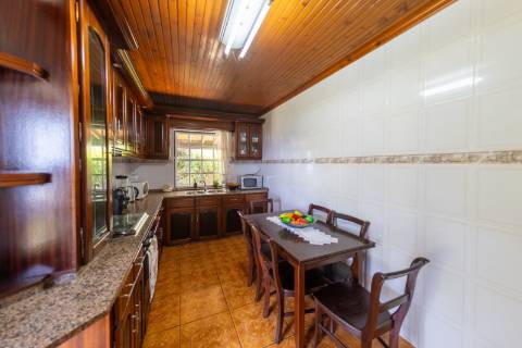 VENDE-SE MORADIA EM SÃO MIGUEL ARCANJO, SÃO ROQUE DO PICO